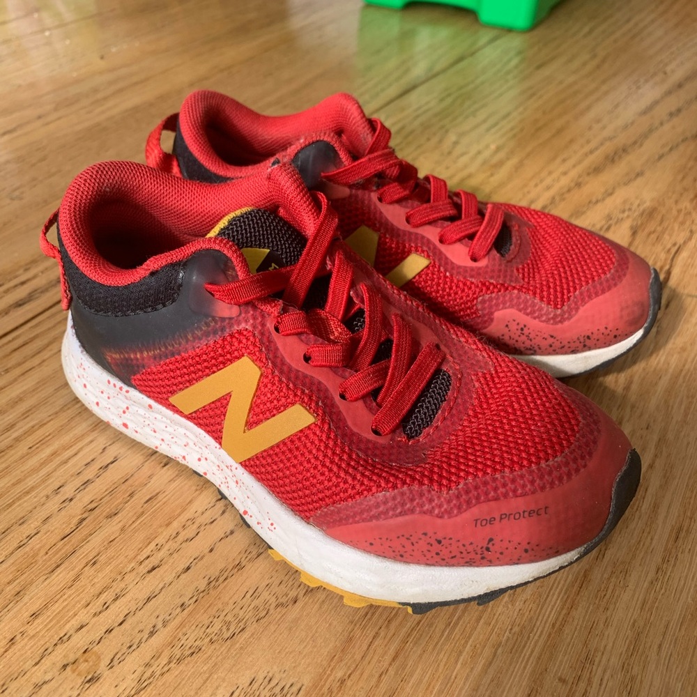 New Balance sneaker toddler size 10.5 red no tie